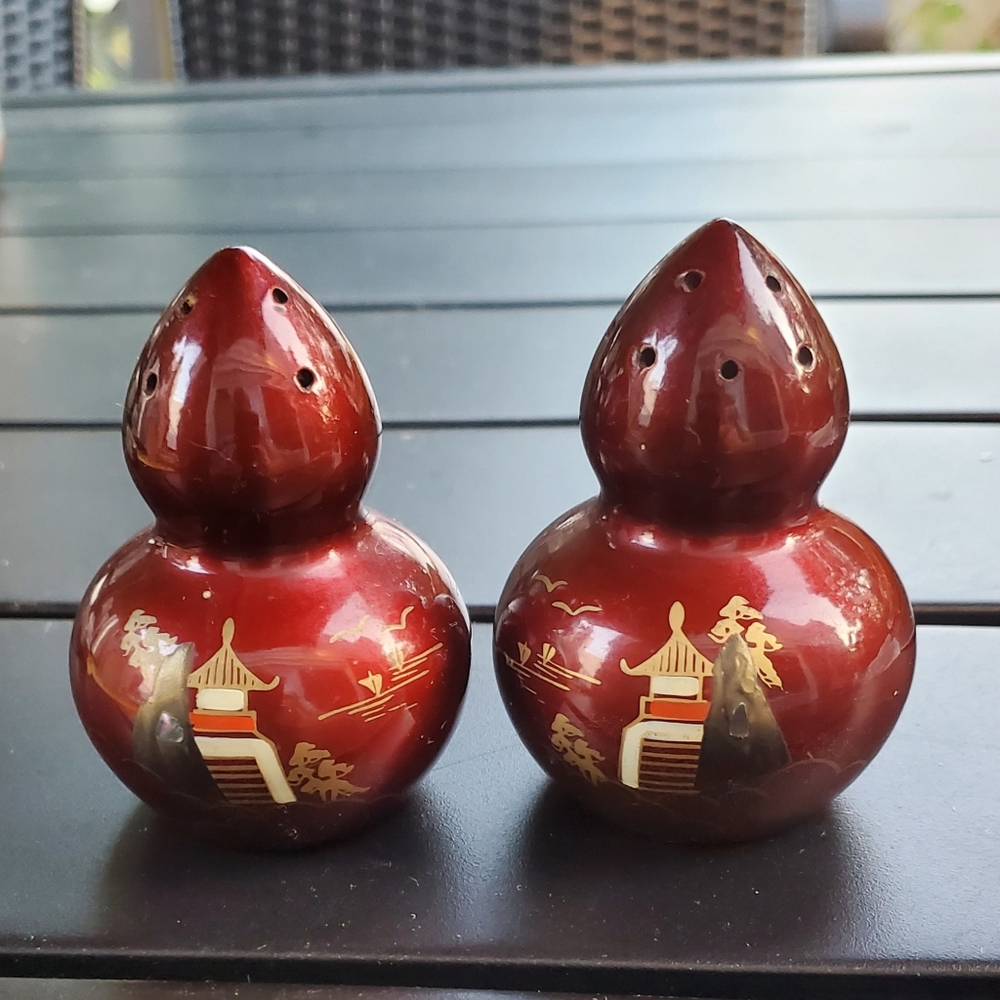 Vintage Japanese Laquered Double Gourd Salt and Pepper Shakers Pagoda MOP
